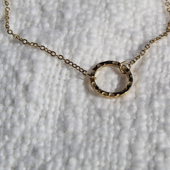 Gold Minimalist Circle Link Chain Bracelet - Picture 4 of 8
